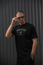 HENRY BIG LETTERS PERRY LOGO TEE