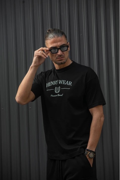 HENRY BIG LETTERS PERRY LOGO TEE