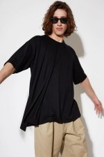 STEFAN ASYMMETRIC LINE UP TSHIRT - Image 4