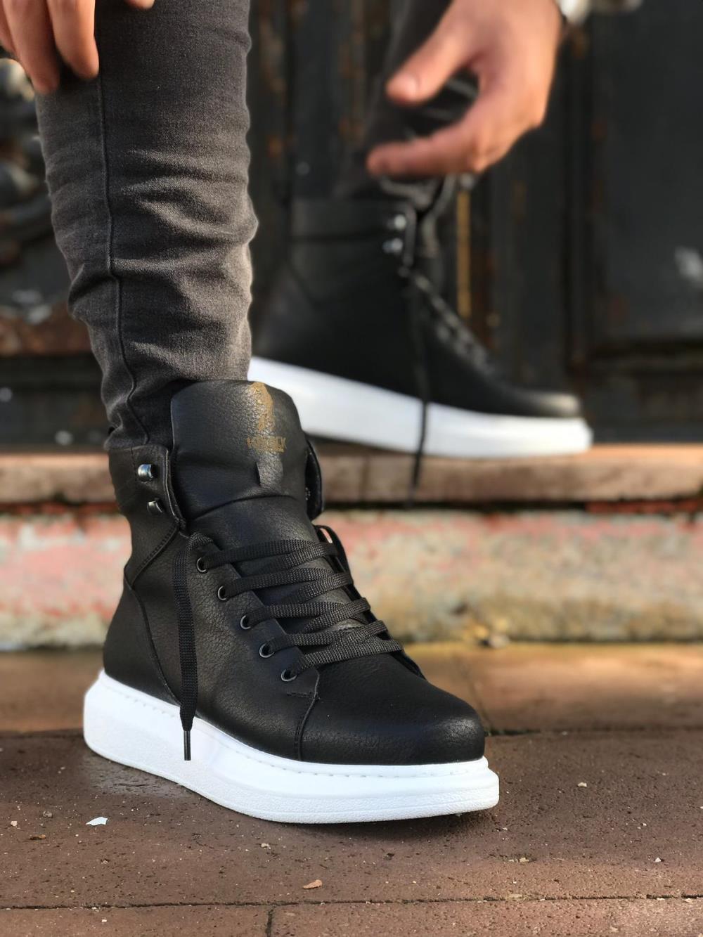 MONOCHROME BOOTS WITH CONTRAST SOLE