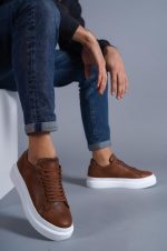 MONOCHROME SNEAKERS WITH CONTRAST SOLE - Image 2
