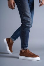 MONOCHROME SNEAKERS WITH CONTRAST SOLE - Image 3